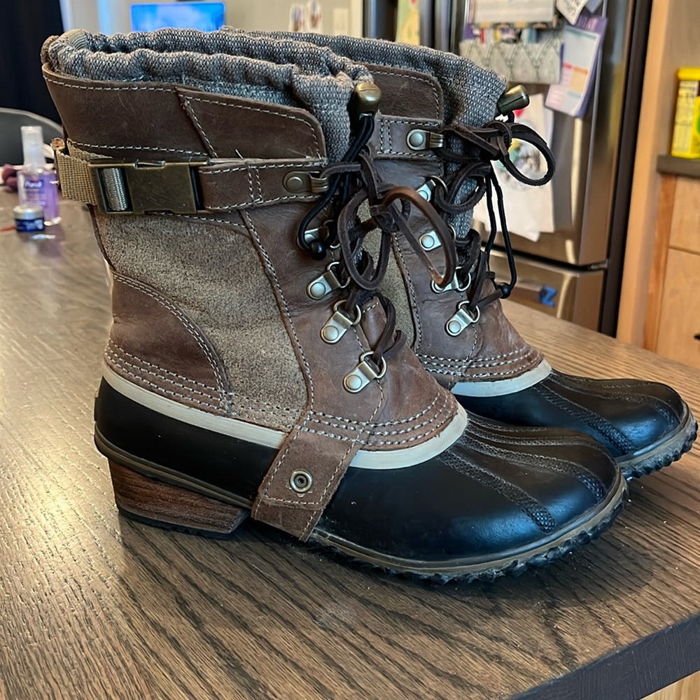 Sorel Carly Conquest Short Boots